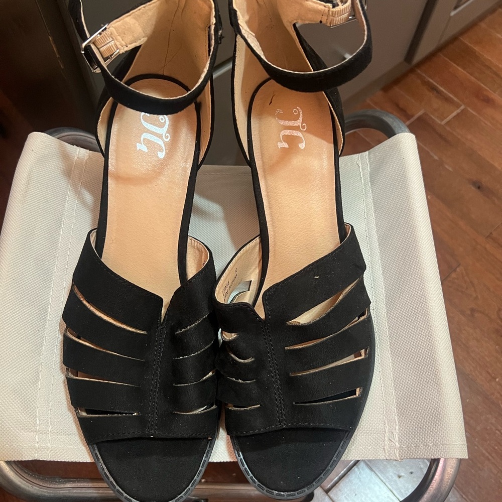 Chic Black Strappy Heels